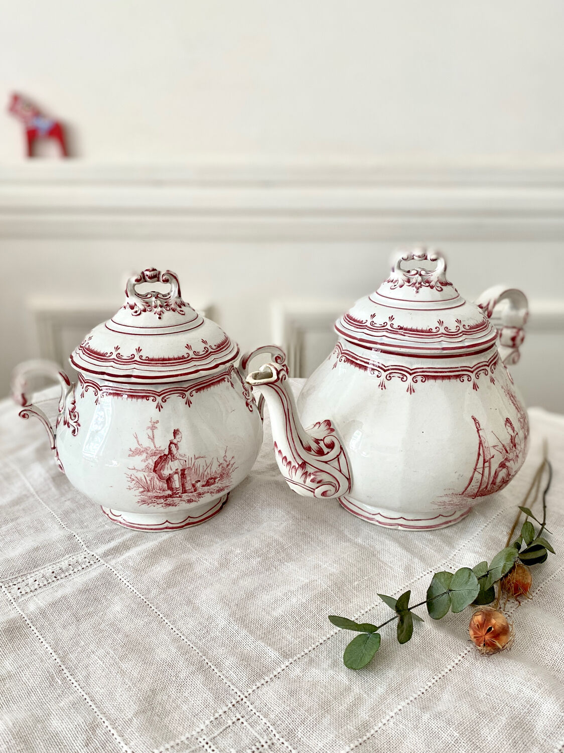 Teapot and its English style sugar bowl fine earthenware from Creil and Montereau. Model "Pink crests" late 19th around 1876