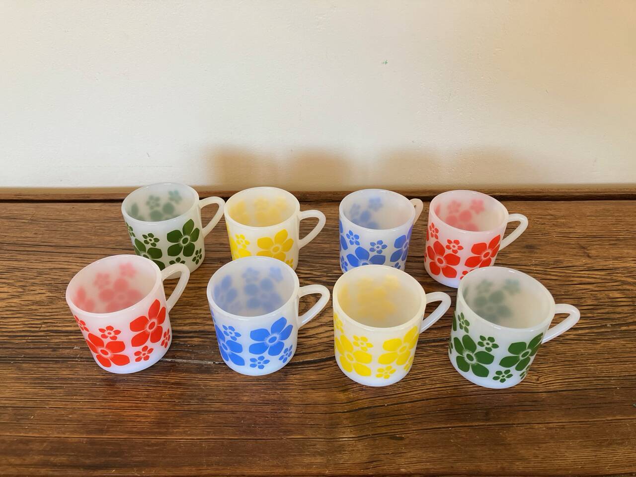 8 Arcopal flowered espresso cups, vintage 1970s