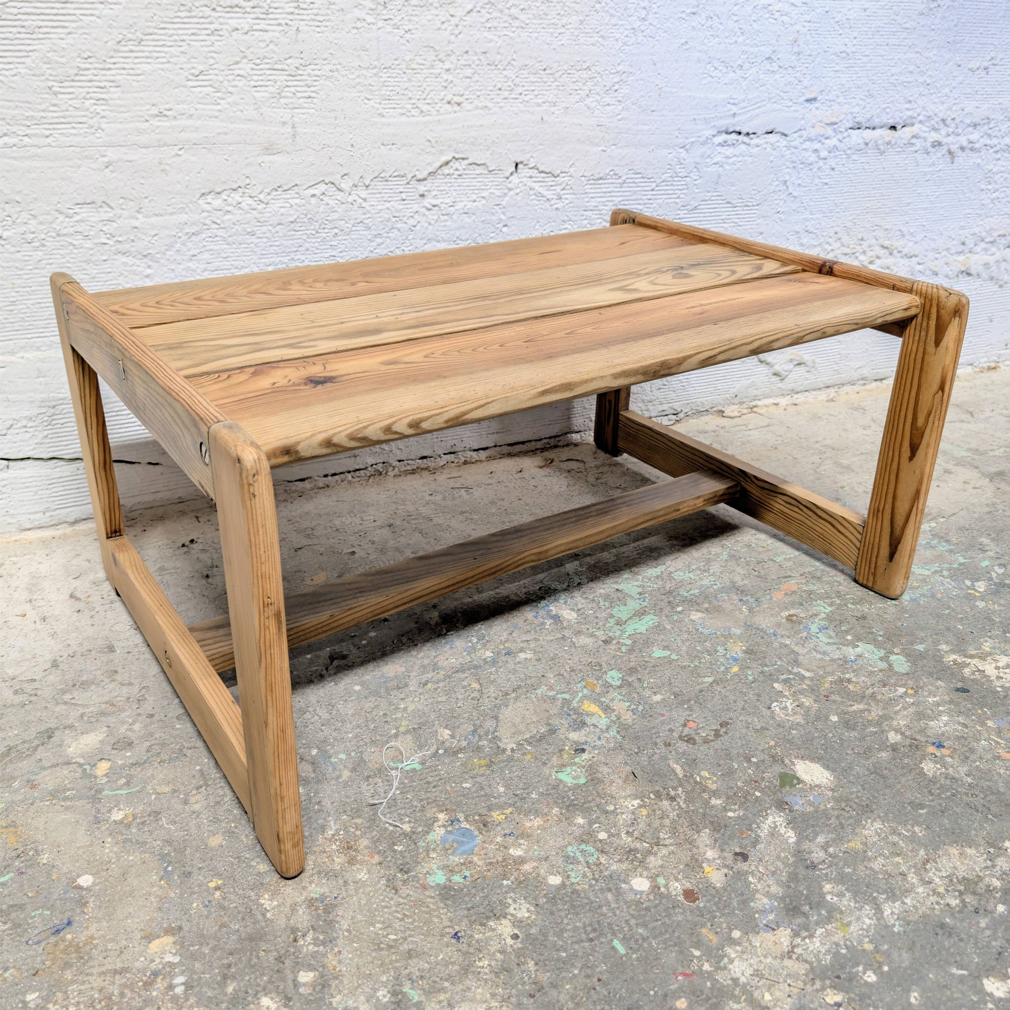 Table basse en pin massif, années 60
