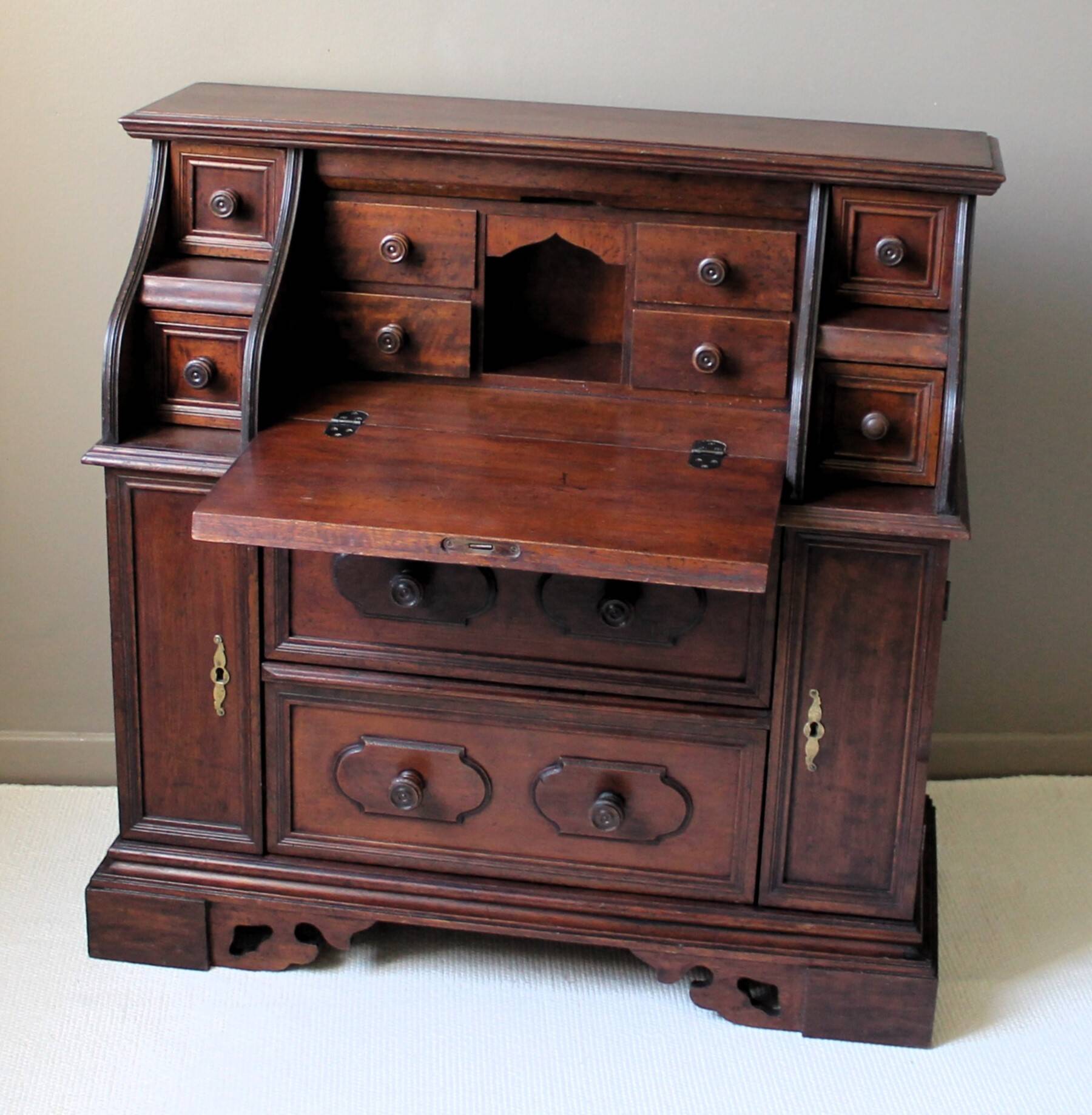 Vintage scriban desk