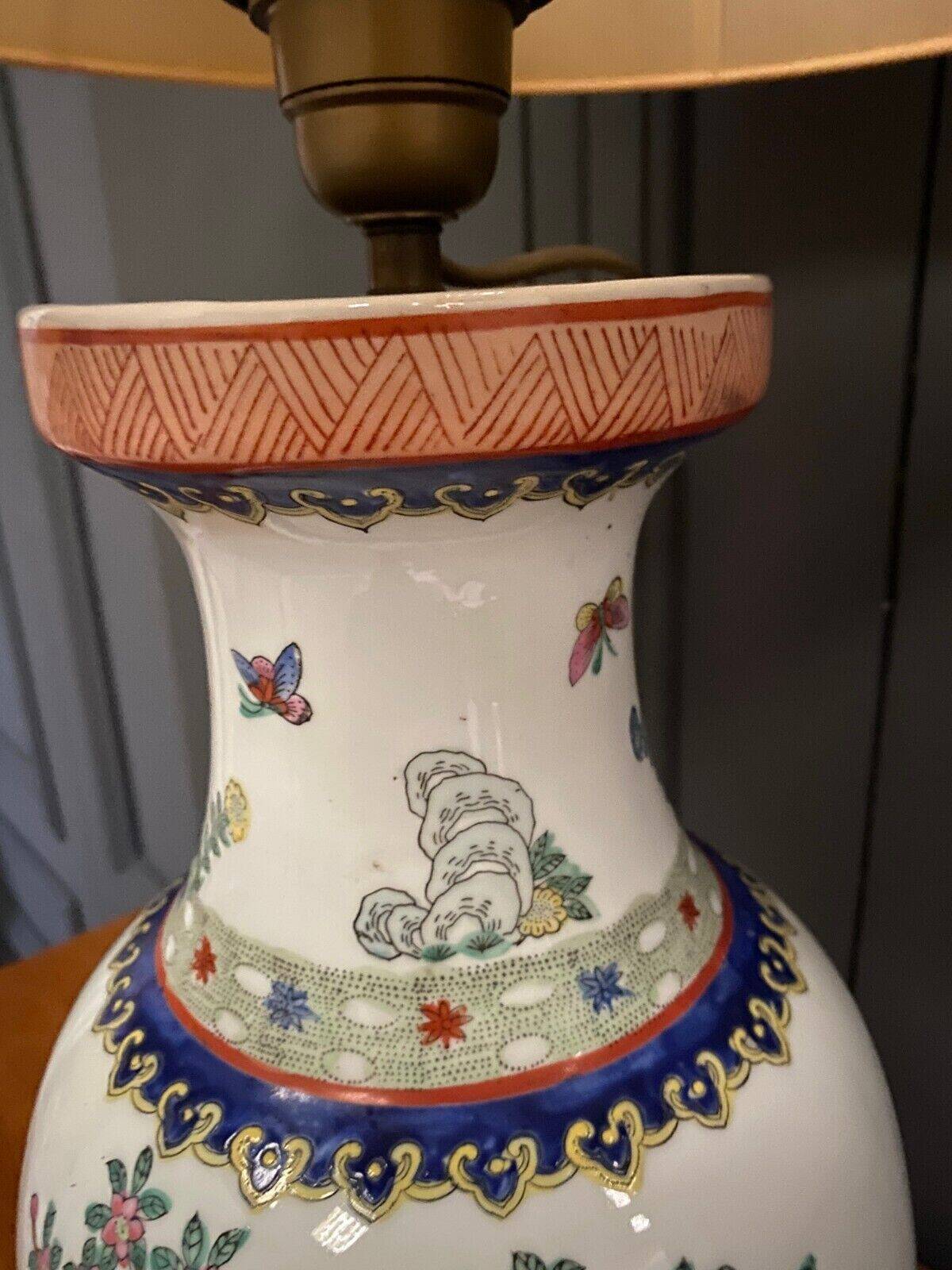 20th century Chinese lamp decorated with birds, red stamp