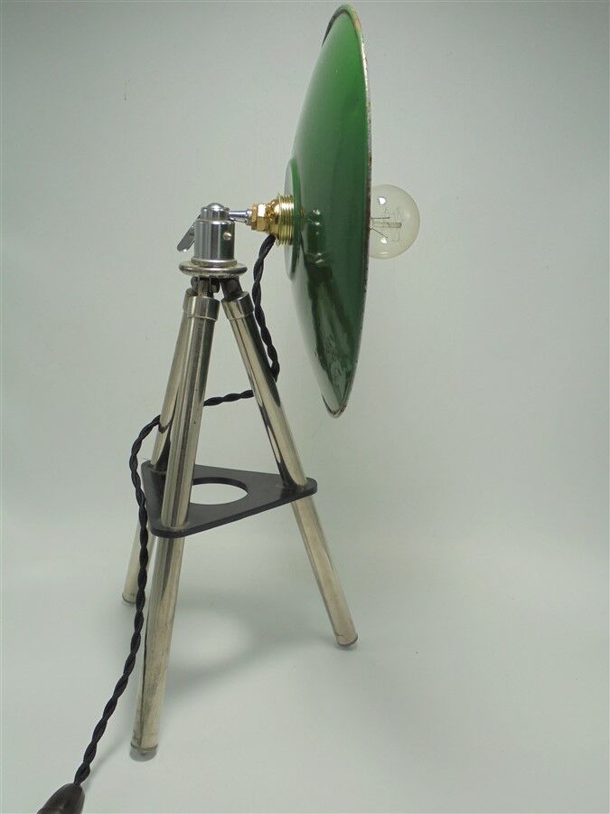 Lampe tripode à hauteur réglable
