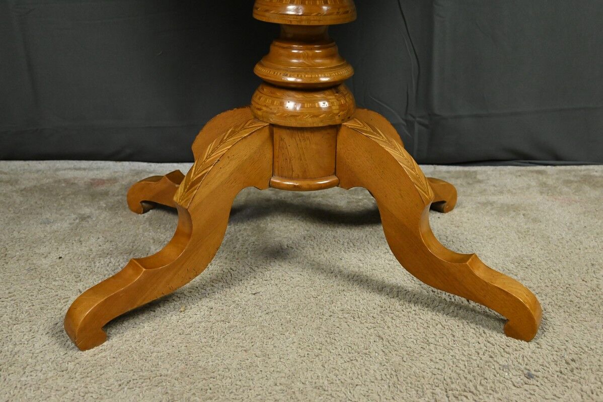 Living room table in cherry and walnut, Restoration style – late 19th century