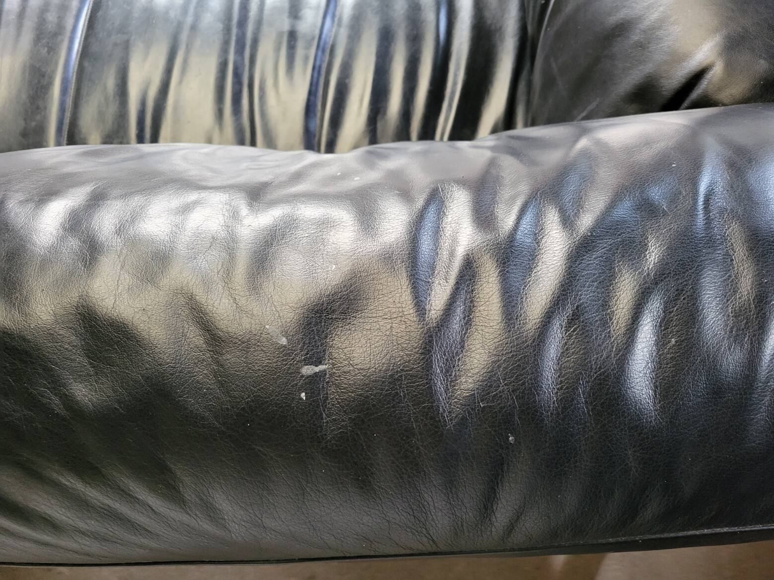 Pierluigi Cerri sofa model Pause signed Poltrona Frau in Black leather Design