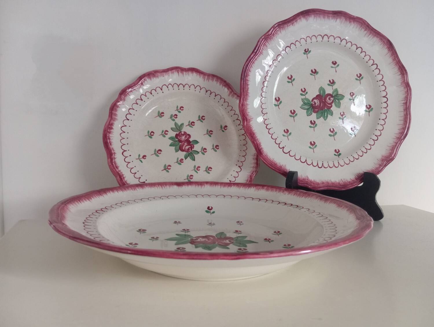 Trio of Longchamp plates/dishes 1930/40, country flowers