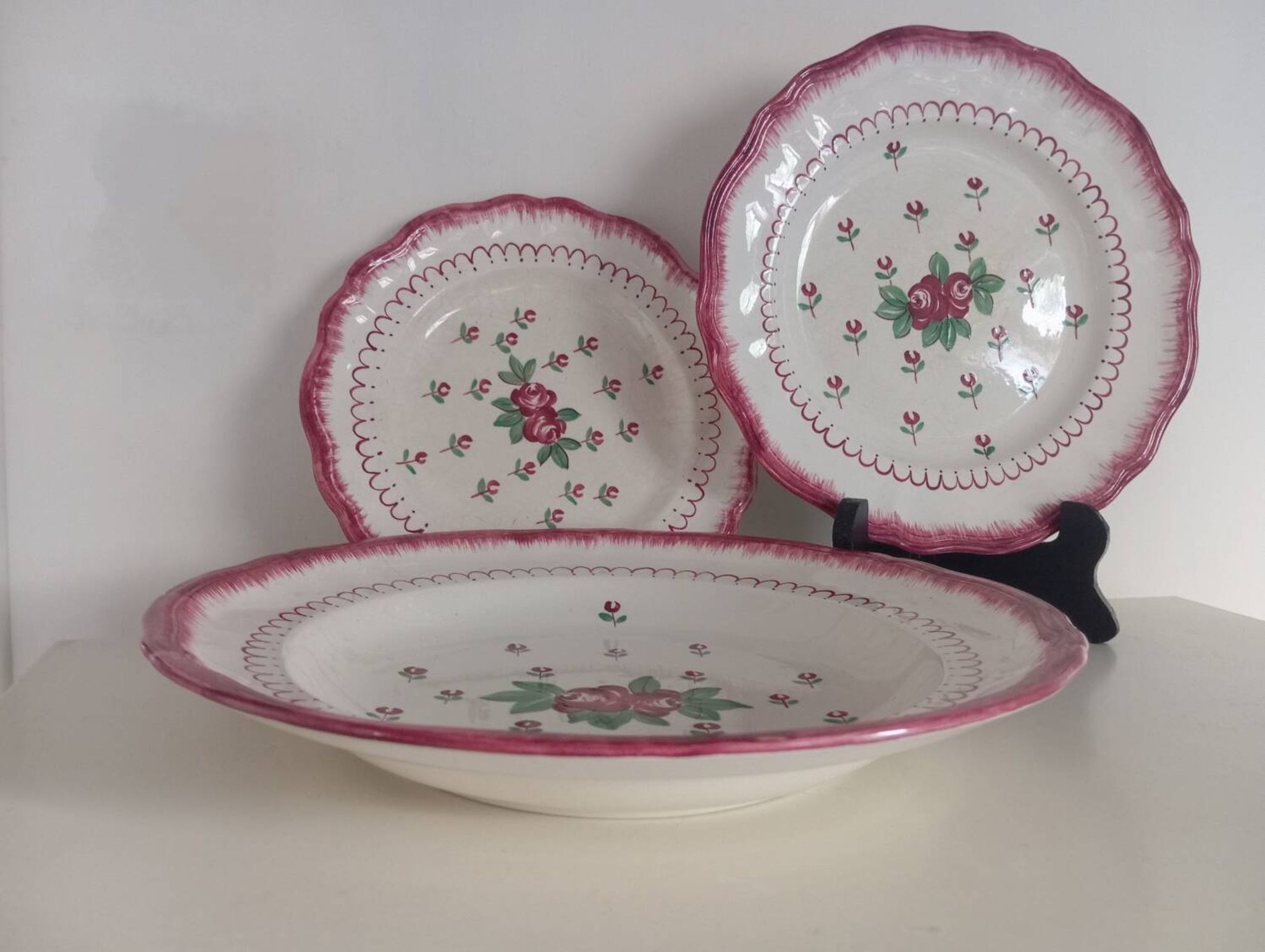 Trio of Longchamp plates/dishes 1930/40, country flowers