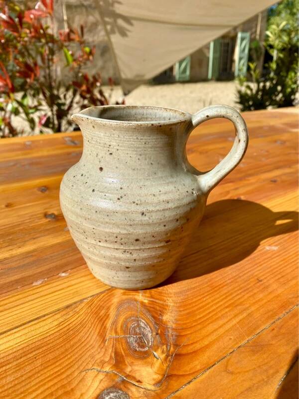 Carafe en grès signée abbaye de Fontbombault