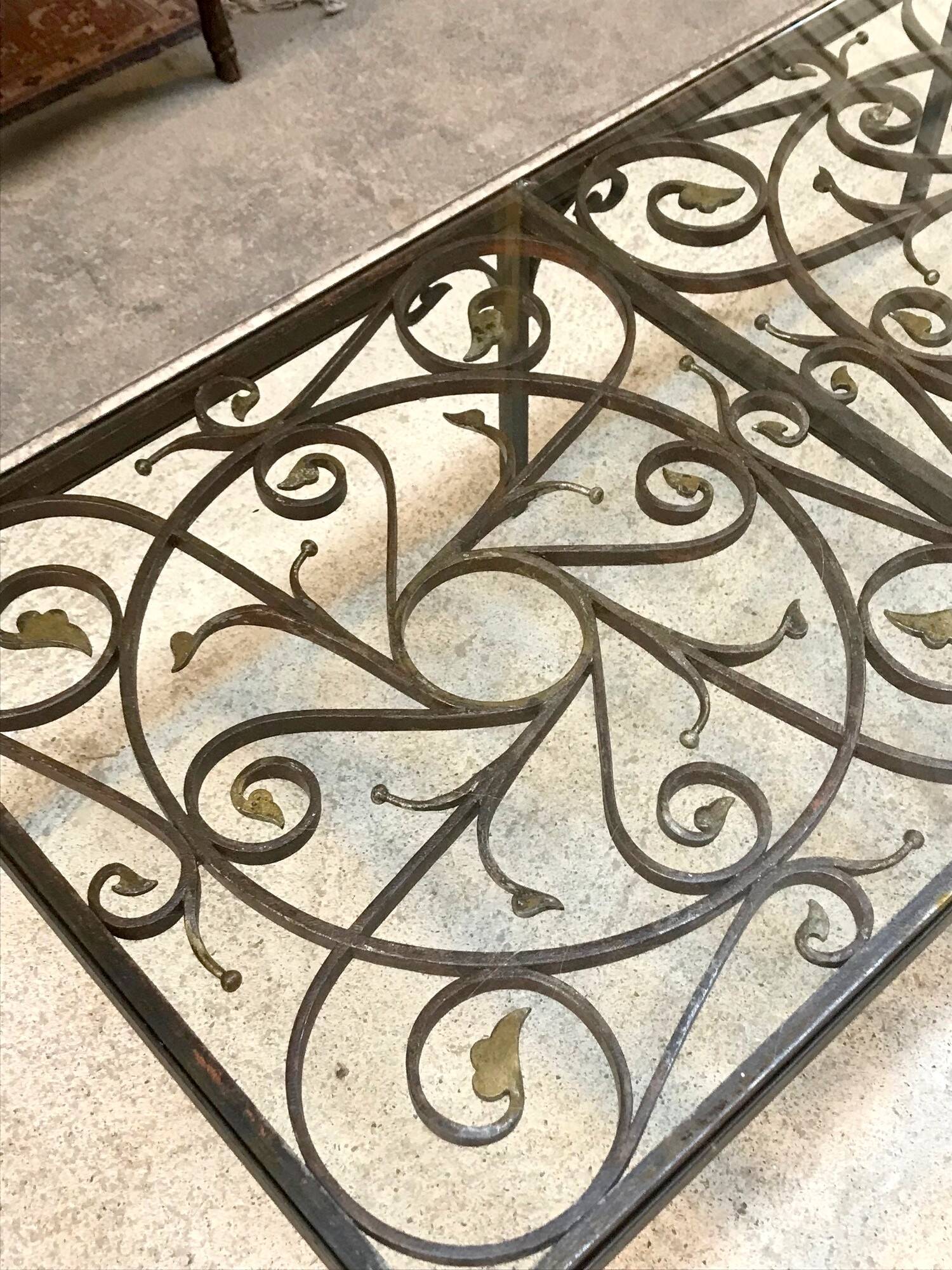 Table basse en fer forgé et verre
