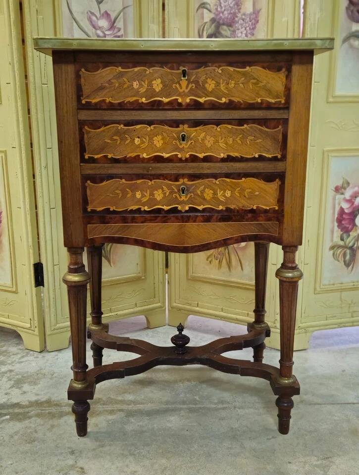 Commode travailleuse marquetée époque Napoléon III à abattant avec miroir