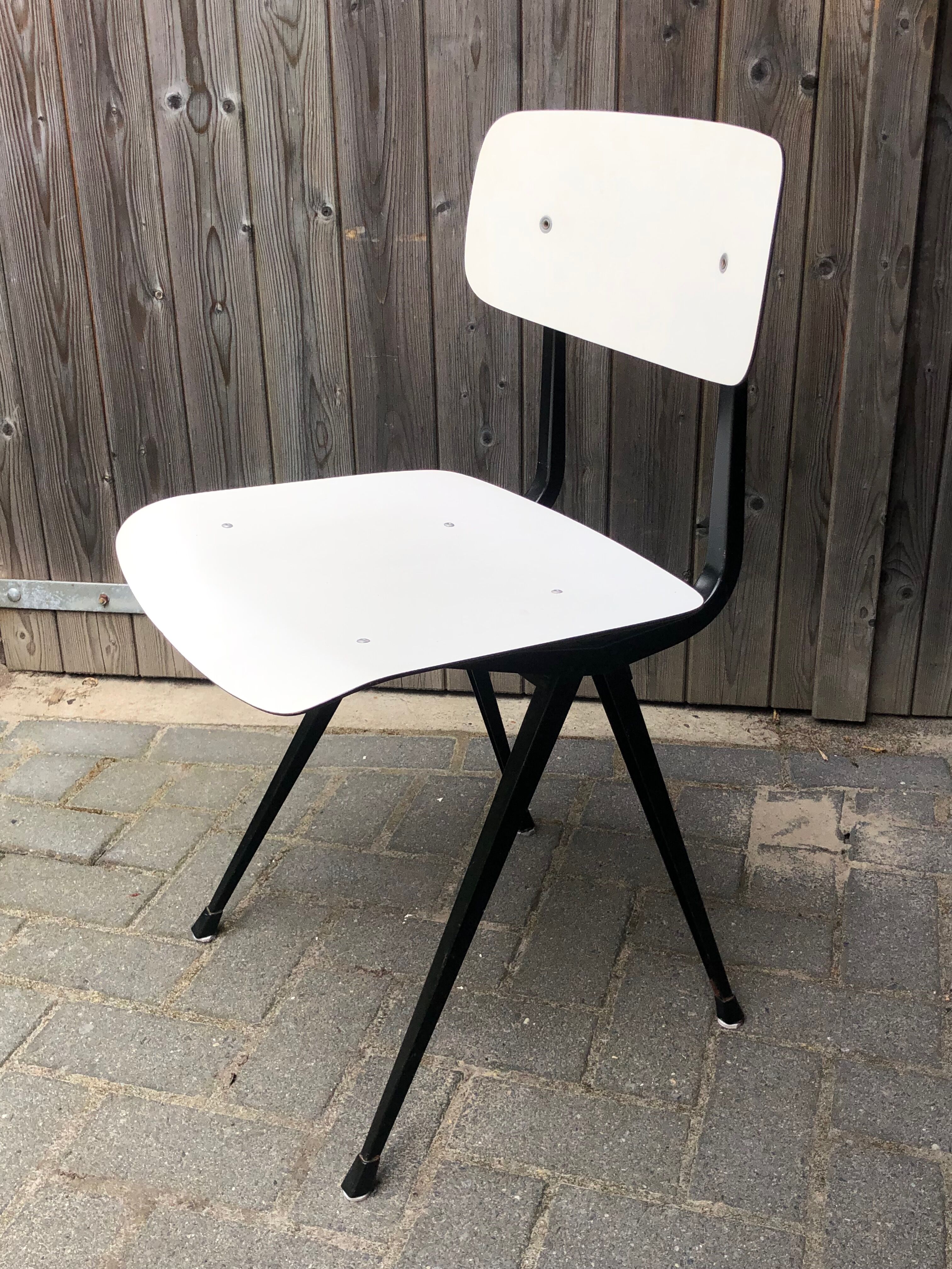 Desk and chair by Friso Kramer Ahrend de Cirkel Result