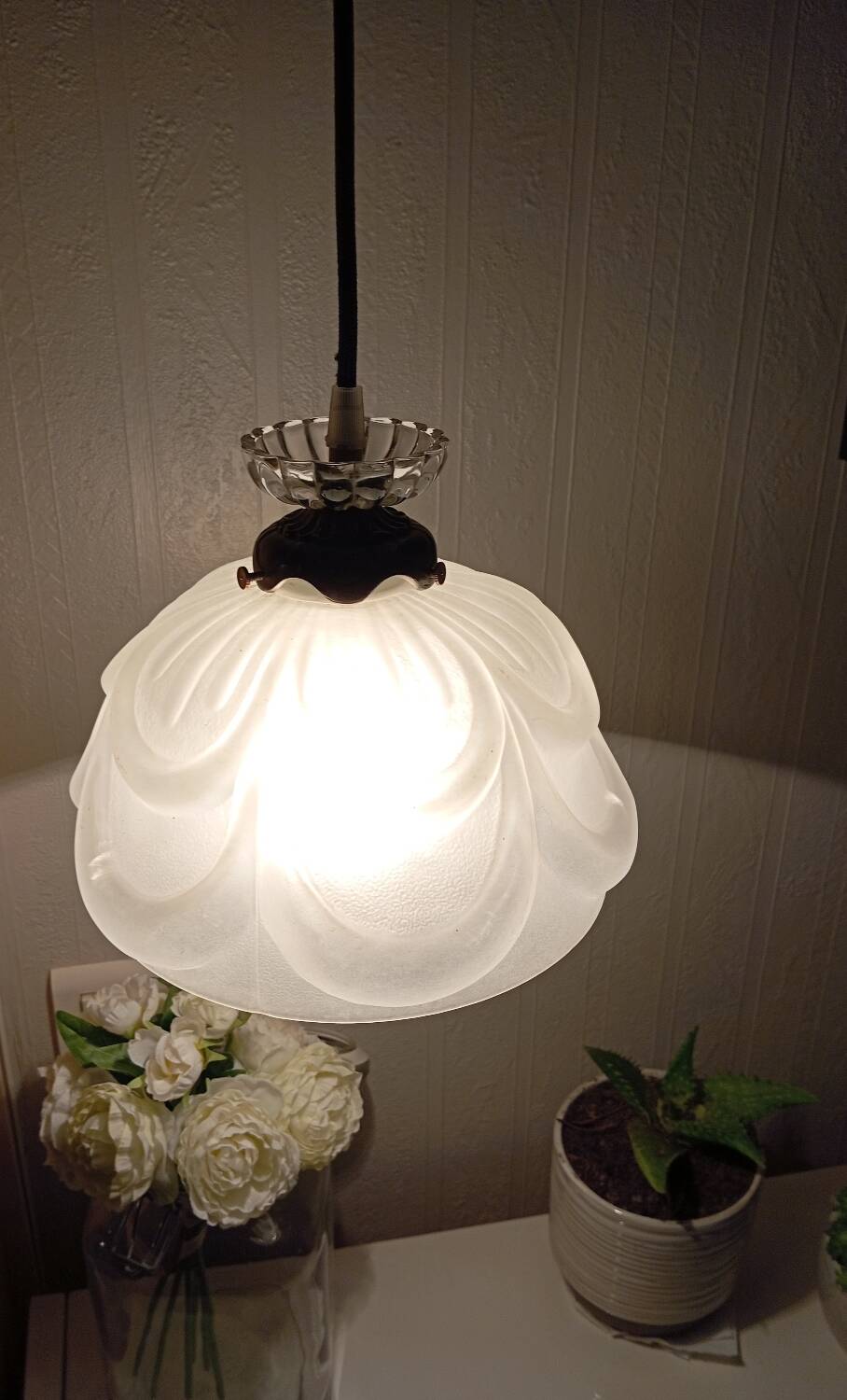 Frosted glass flower suspension, art deco