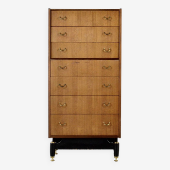 Commode à tiroirs en noyer et laiton du milieu du siècle / Tallboy par G Plan. Vintage / Moderne / Rétro / Danois