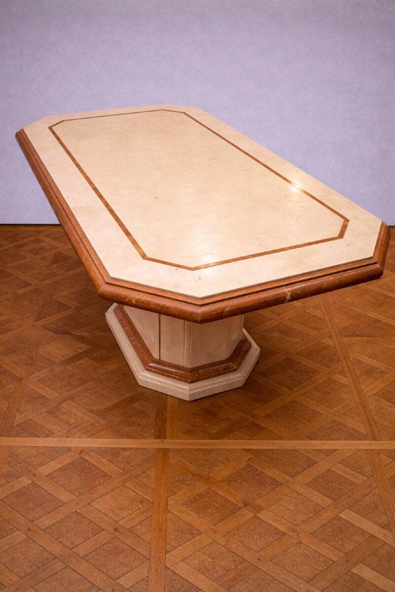 Large marble dining table – Central base