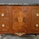 Commode sauteuse en marqueterie, style Louis XVI – milieu XXe