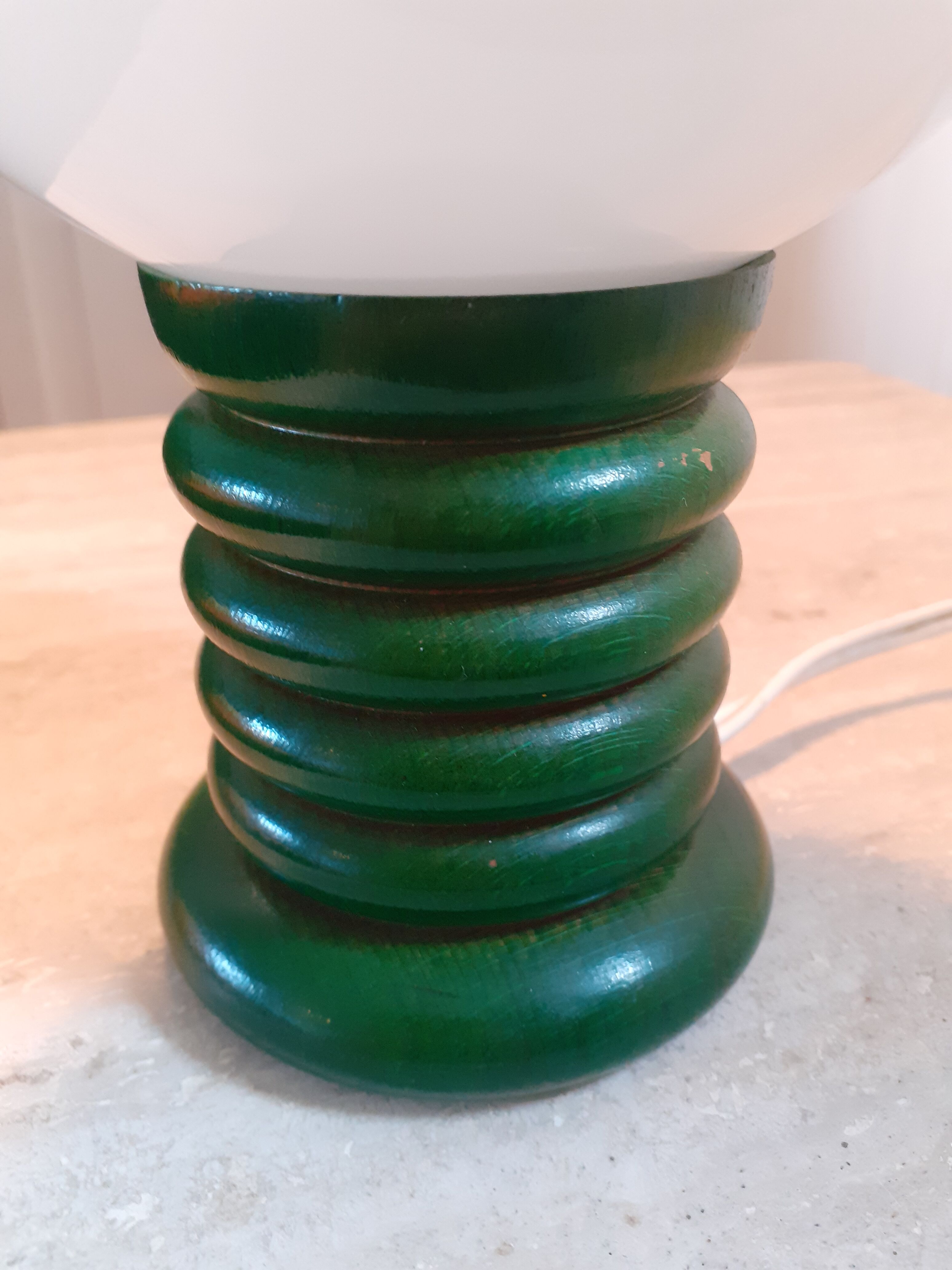Small VINTAGE lamp in green lacquered wood and opaline