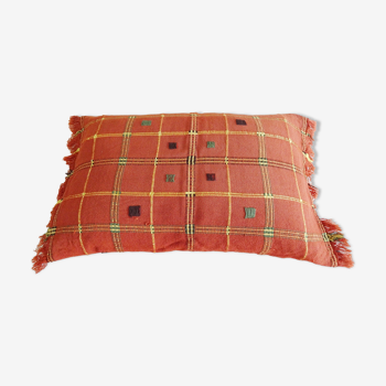 Rectangular vintage cushion in rust red with fringes and embroidered diamond pattern