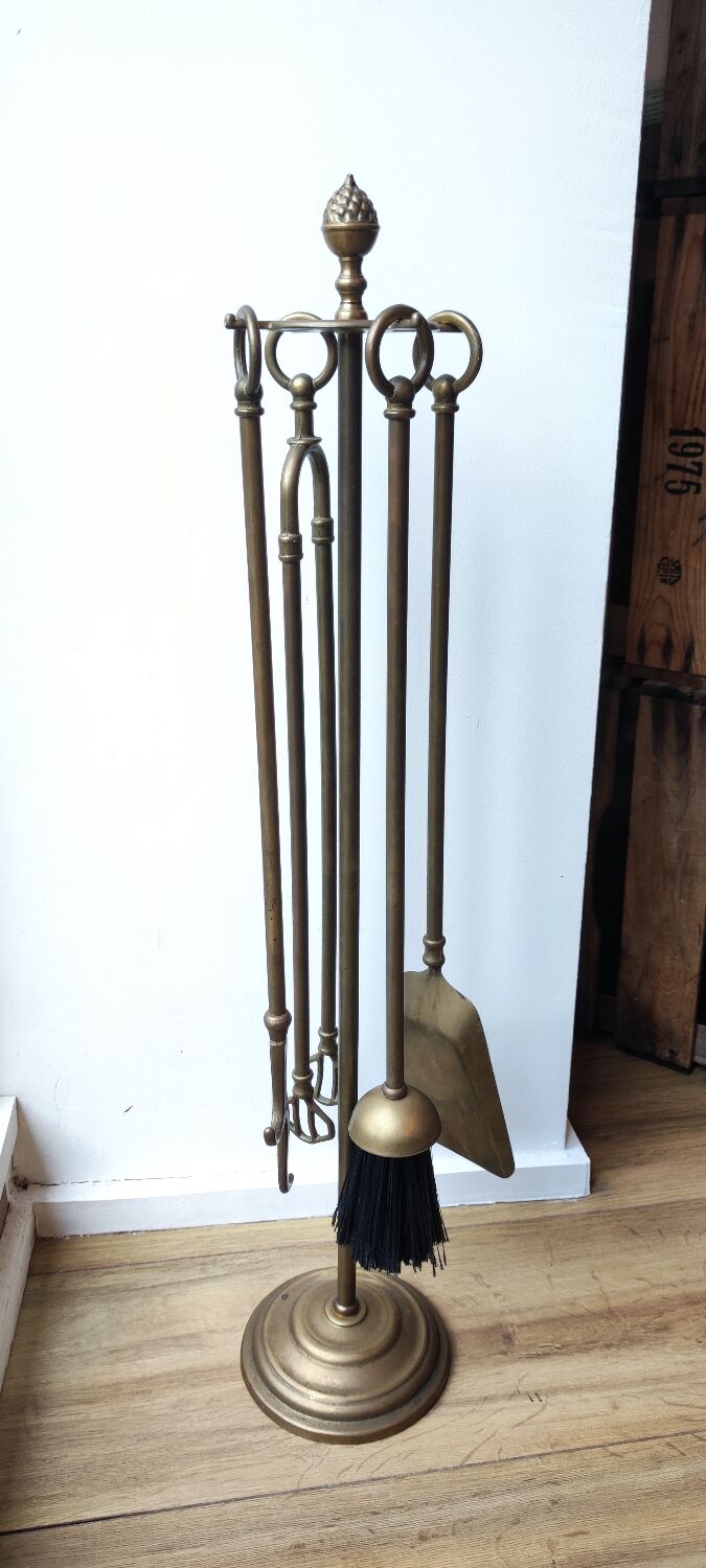 Solid brass fireplace servant 4 accessories.