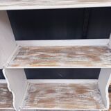Free-standing shelf