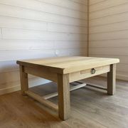 Grande table basse ancienne en chêne massif aérogommé - Style rustique chic