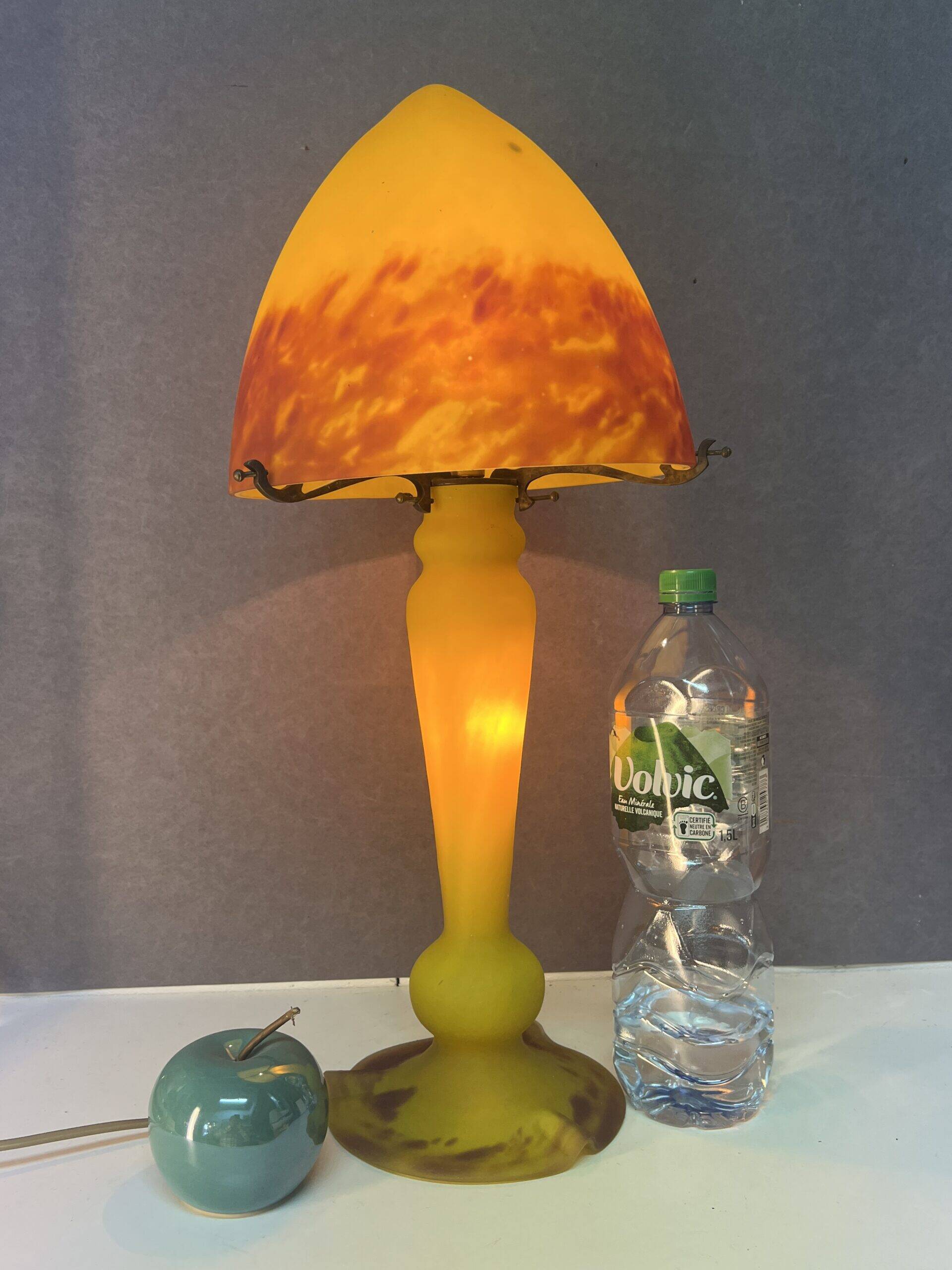 Contemporary mushroom lamp in amber-tinted yellow glass paste, height 58 cm
