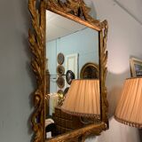 Miroir en bois doré sculpté