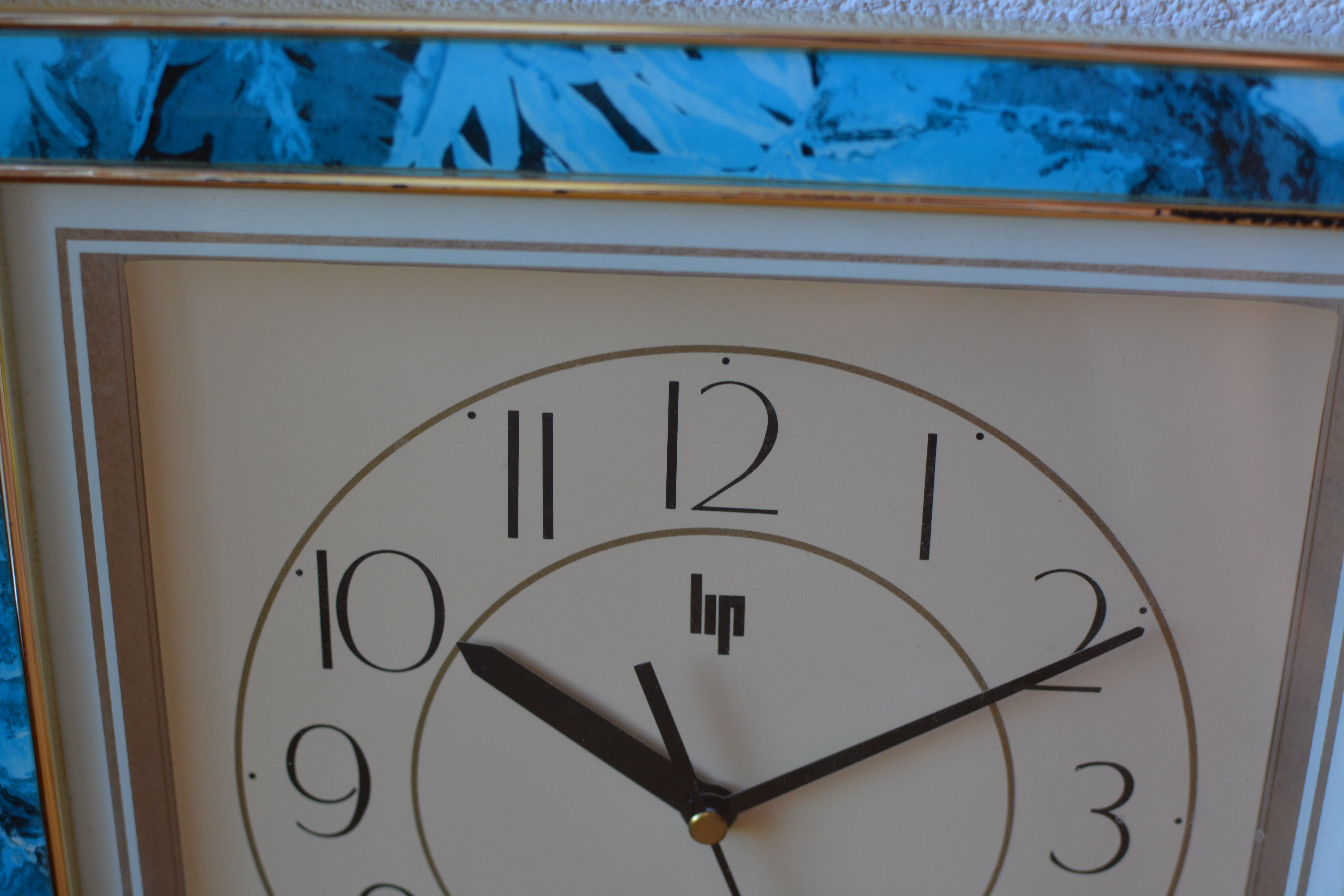 Vintage lip clock blue frame
