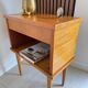 Table de chevet vintage en bois clair