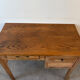 Charmant petit bureau vintage en chêne