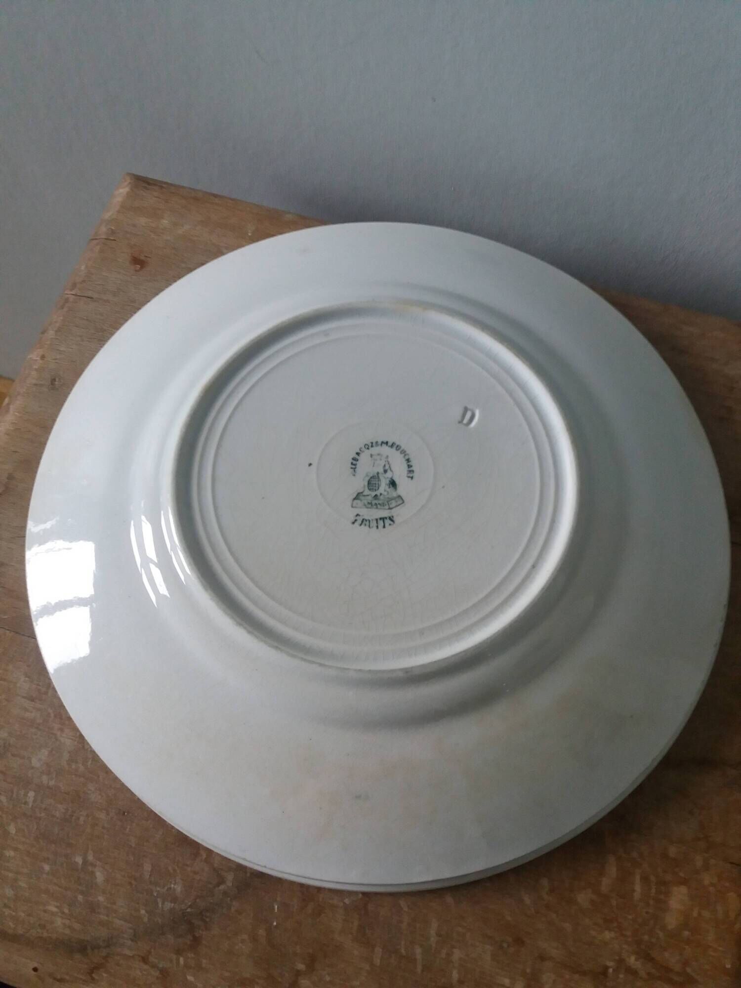 Set of 2 Lebacqz and Bouchart Saint Amand plates, early 20th century