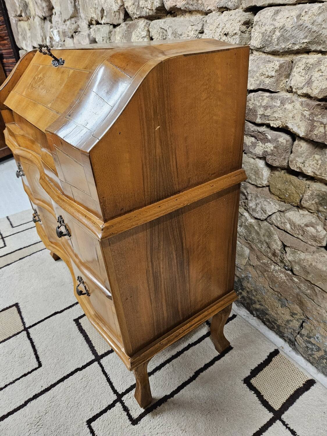 Scrétaire commode galbé marqueté