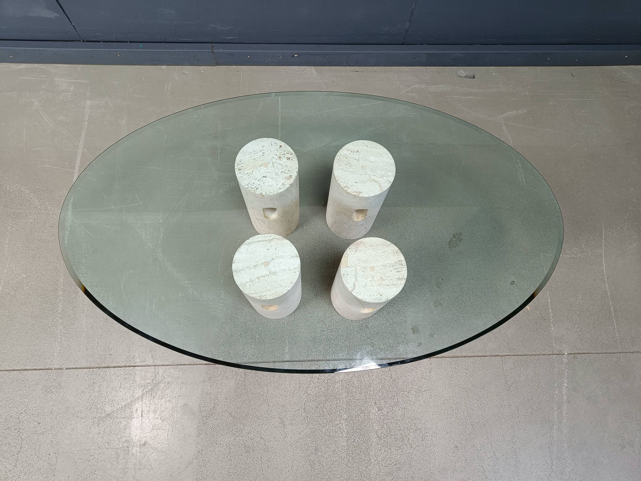 Table basse vintage en travertin et verre, années 1970