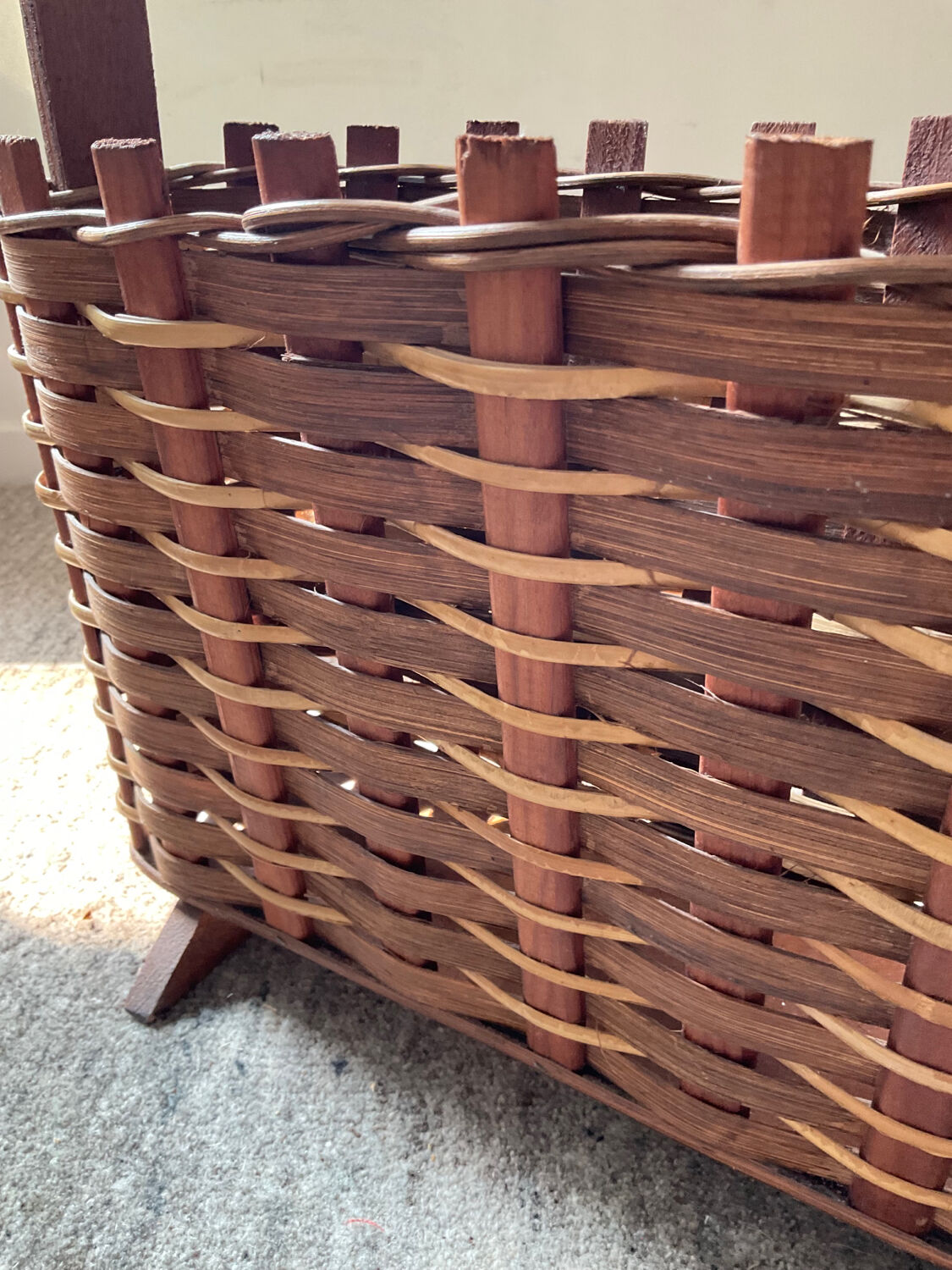 Scandinavian magazine door in wood and rattan