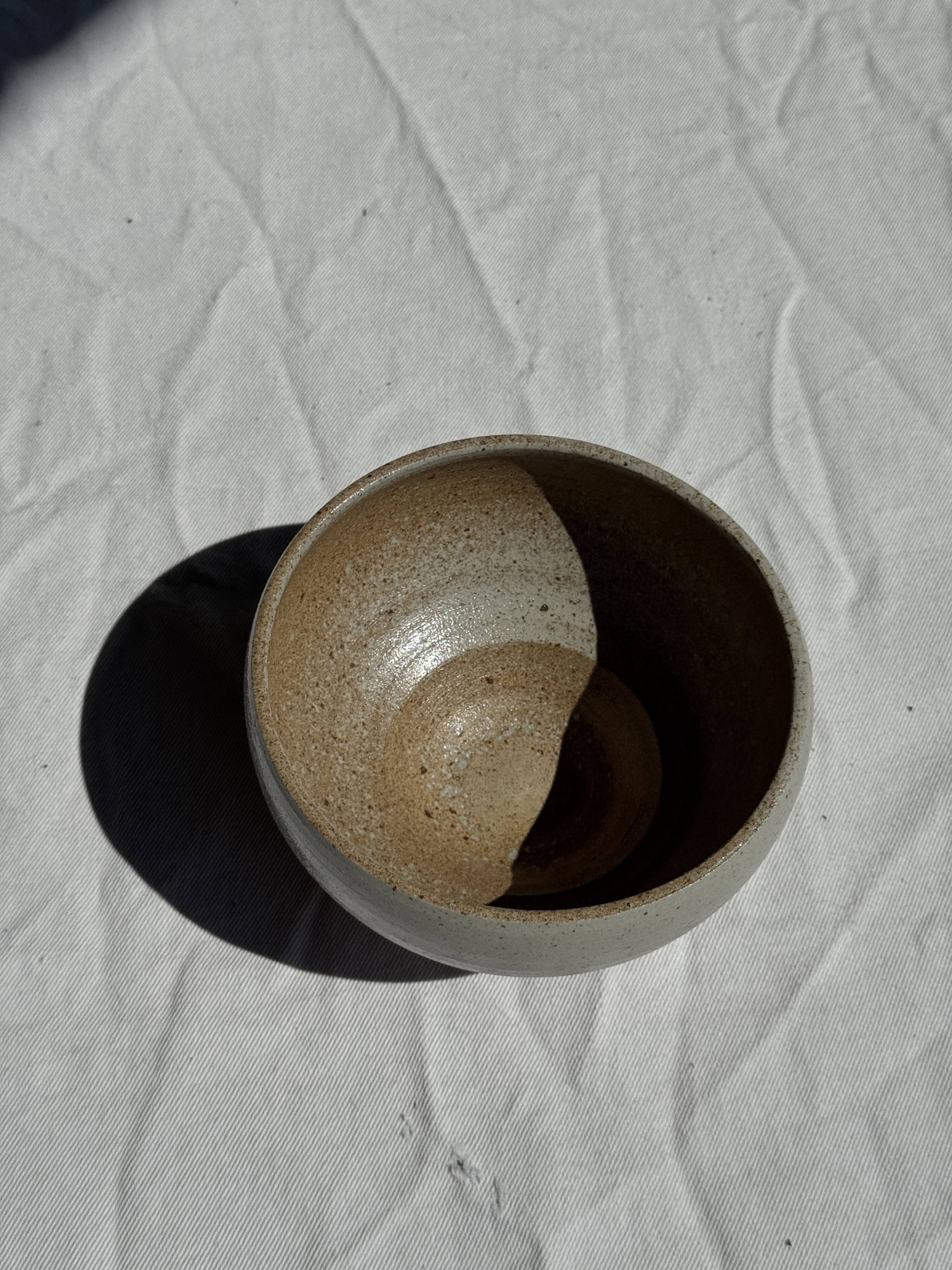 A small speckled grey stoneware bowl D13.5 H8