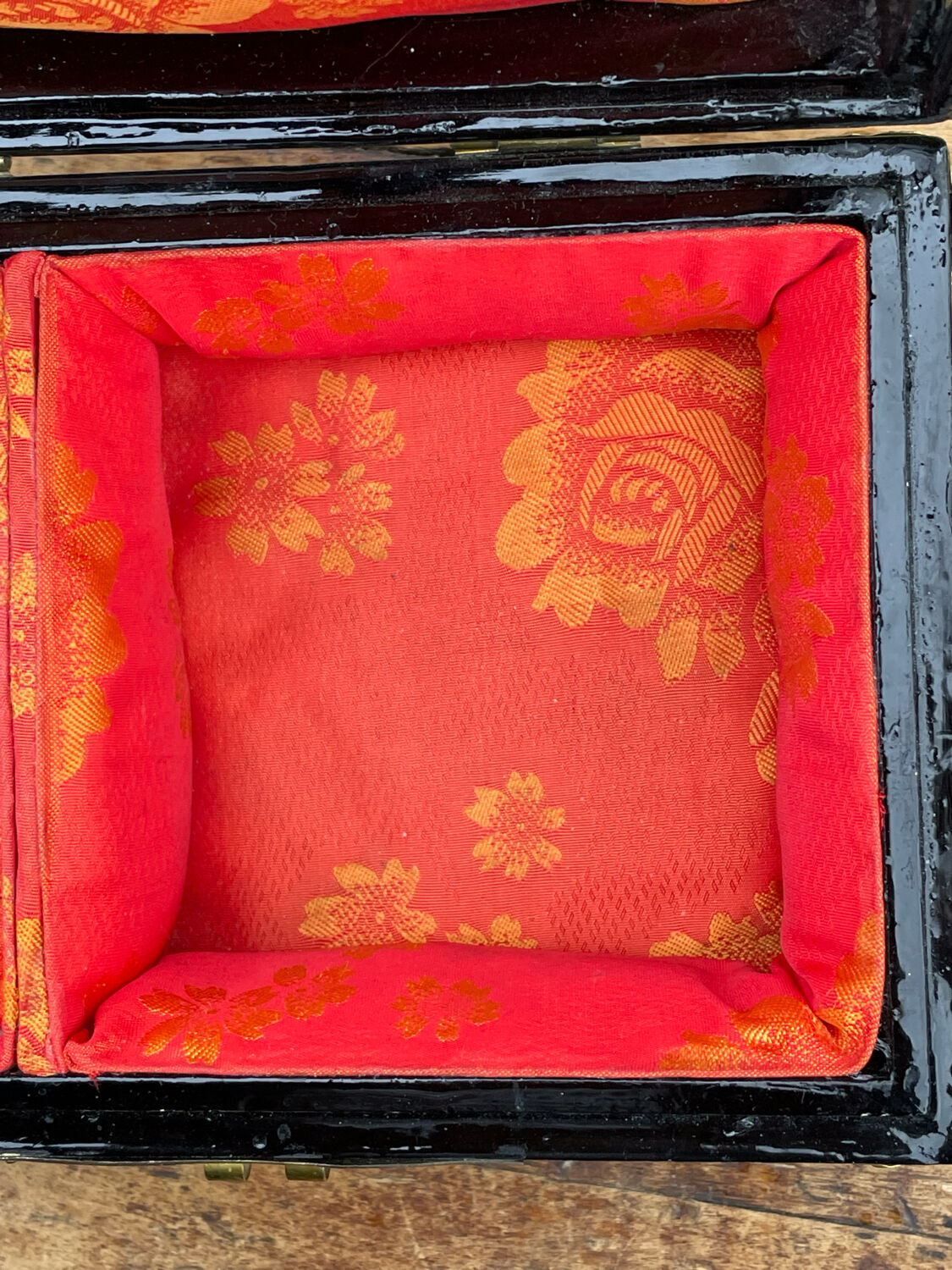 Vintage jewelry box China lacquered wood brass mother-of-pearl