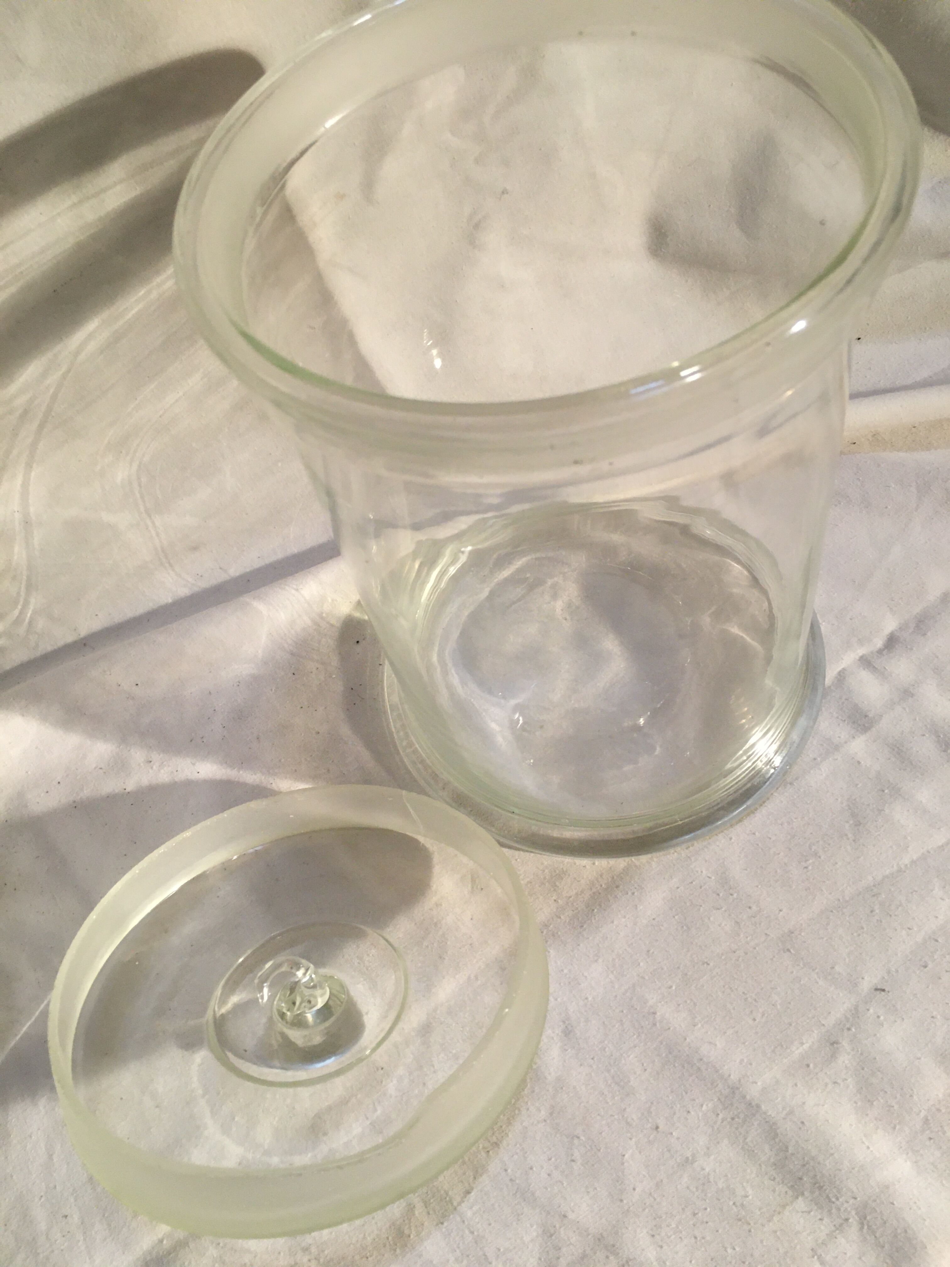 Confectioner jar made of antique glass