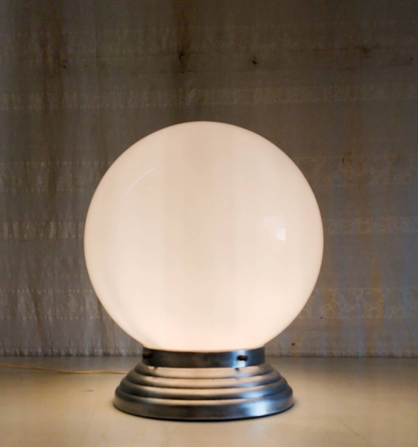 Table lamp globe opaline XXL diameter 30 cm - mid 20th century