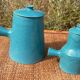 Lot de 2 pichets couverts bleu ciel de Charles Voltz 1960 Vallauris
