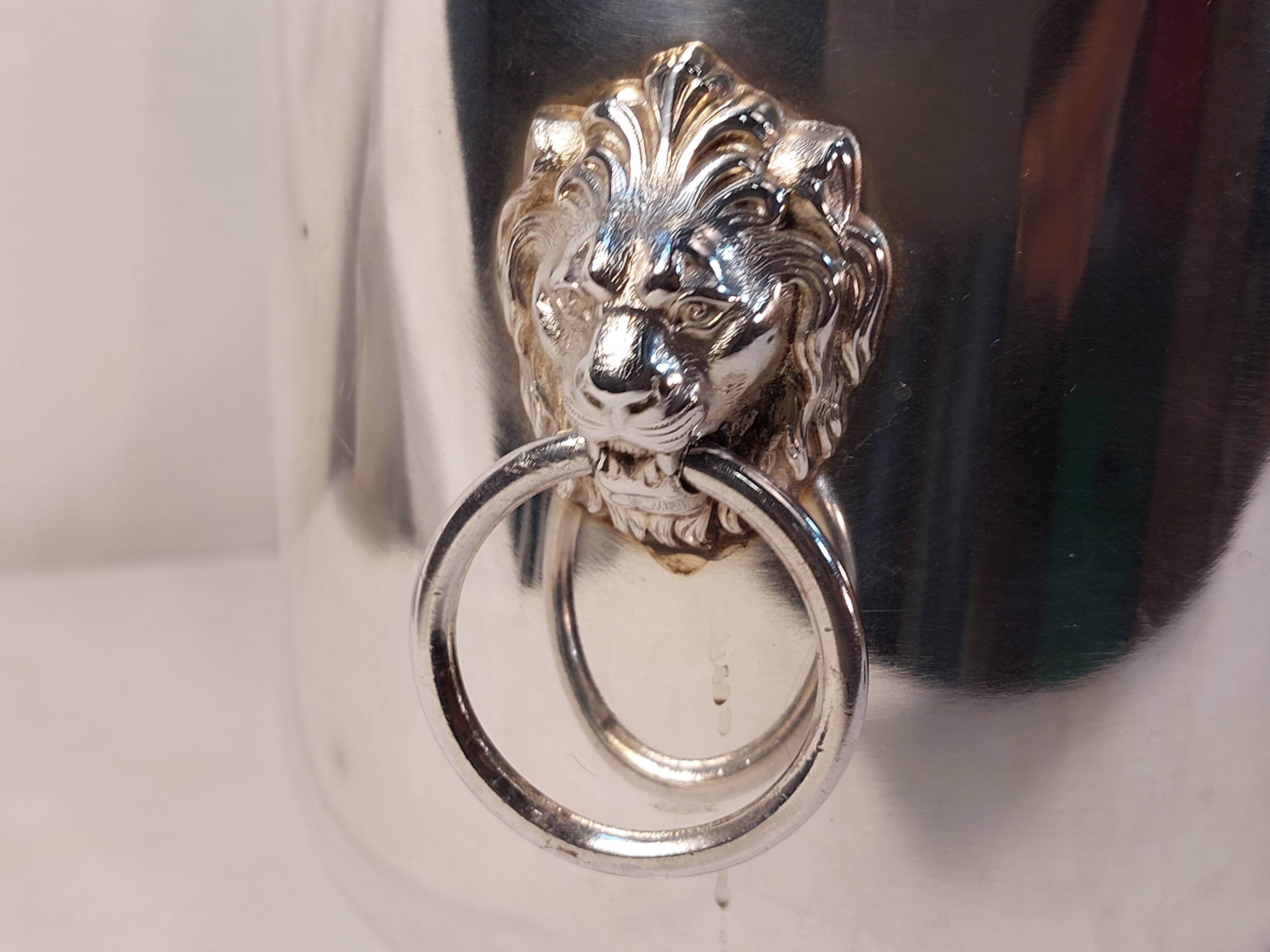 Silver-plated metal table ice bucket with lion head decoration