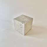 Travertine open-air cube