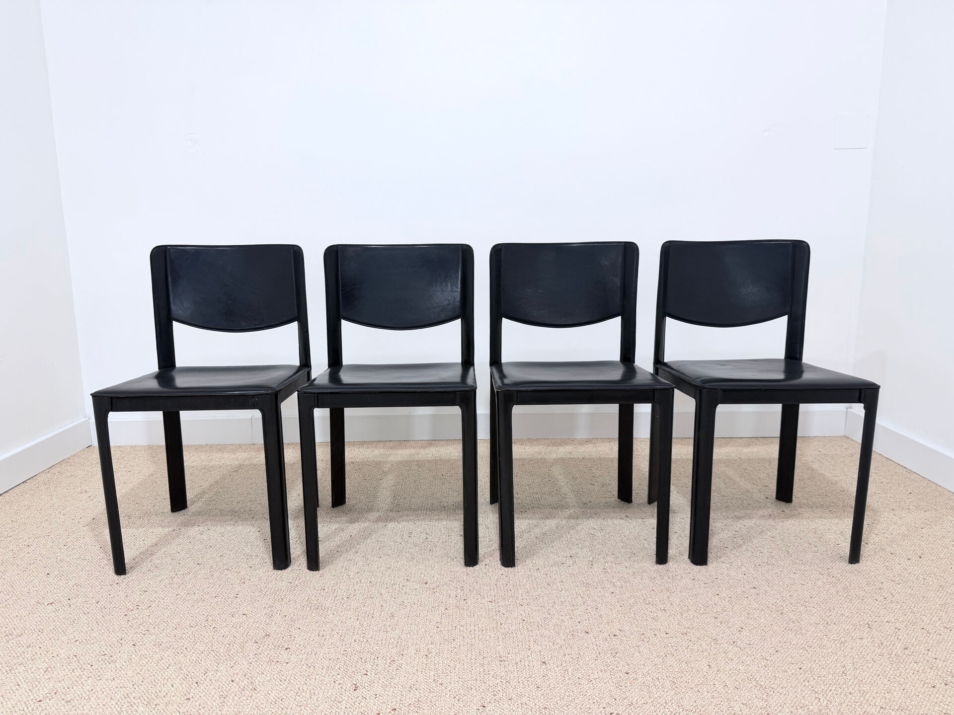 Set of 4 Matteo Grassi chairs in black leather – Italian design