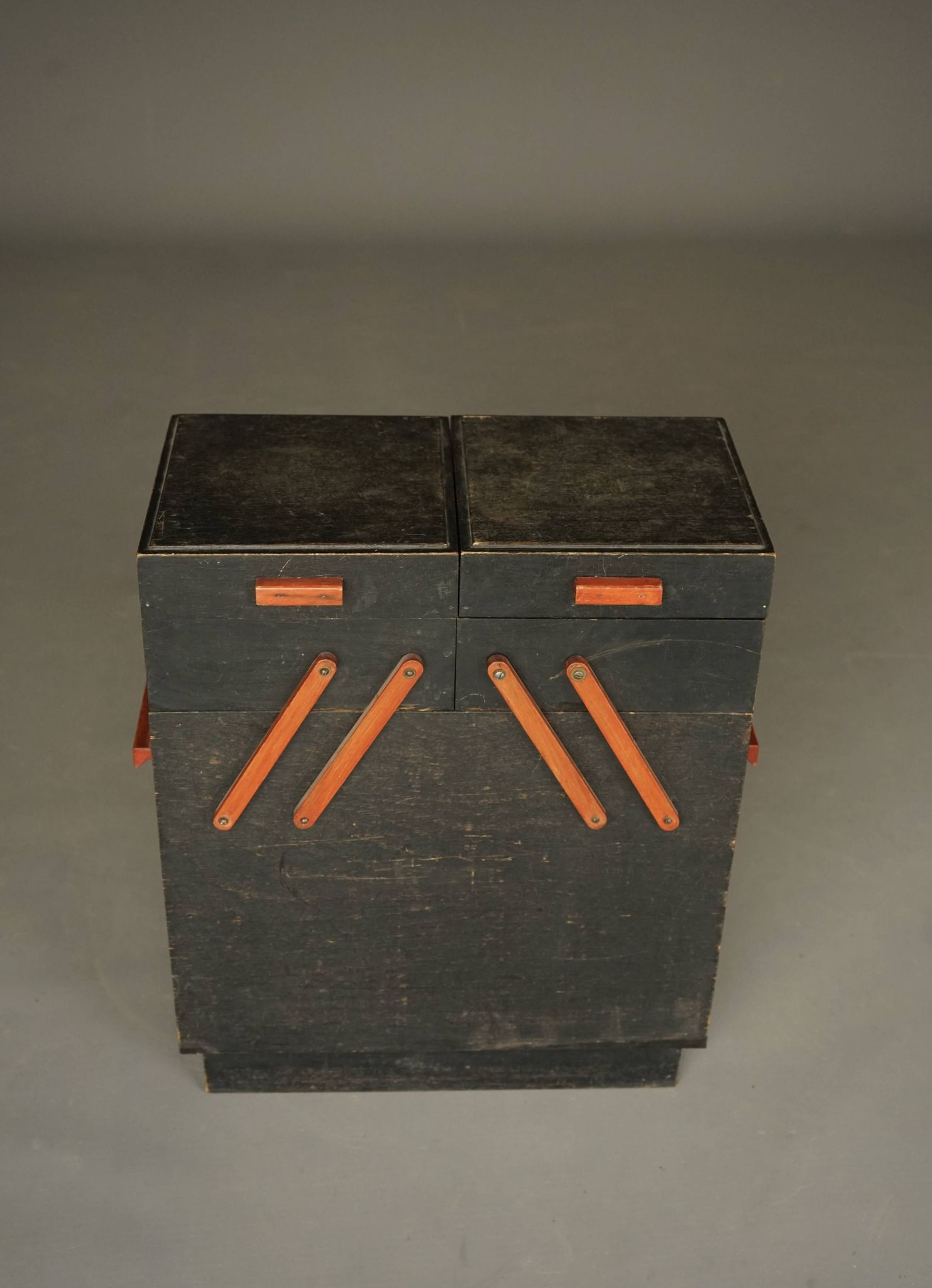 Cabinet de couture moderniste néerlandais. Années 1930.