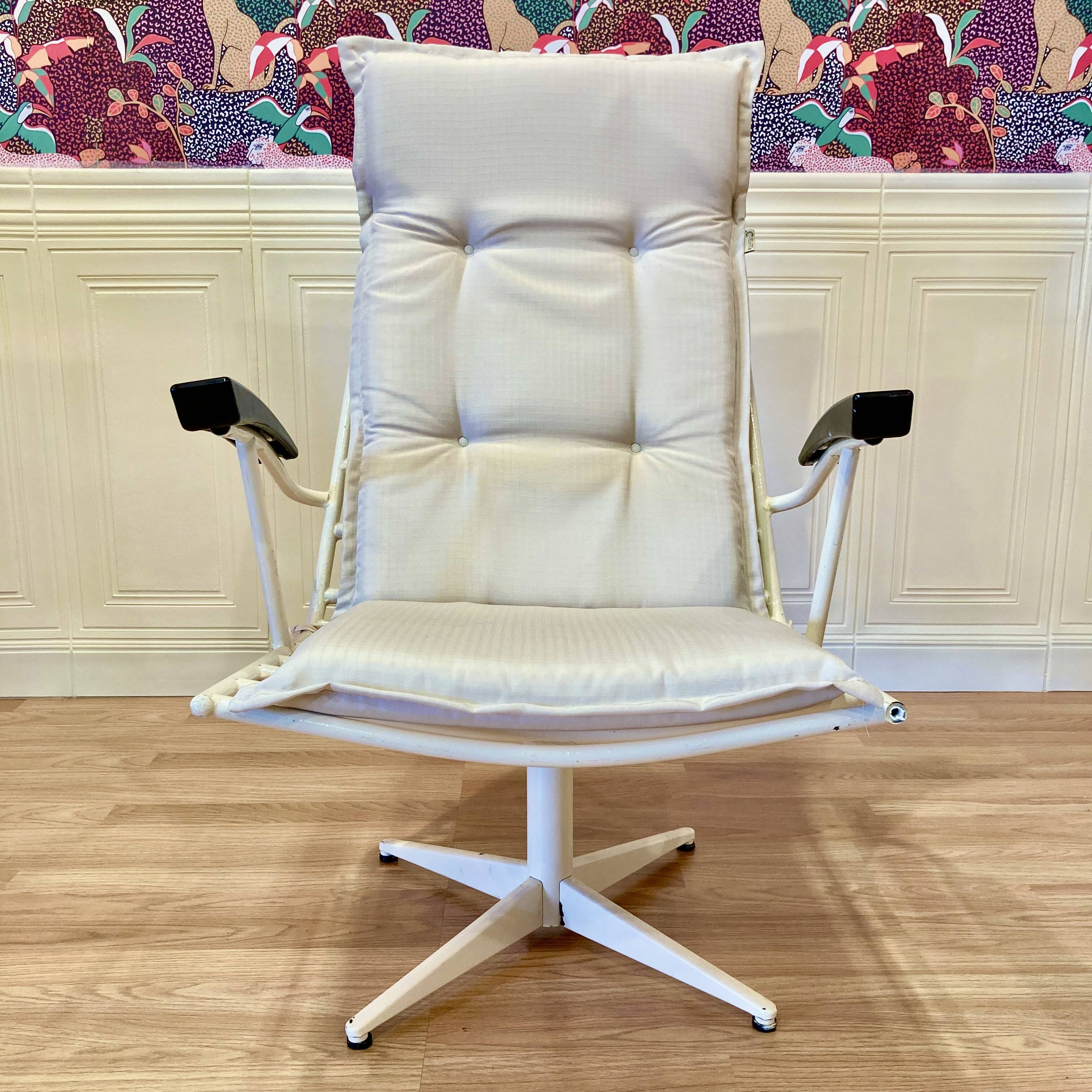 Metal and Bakelite swivel armchair, 1960s design.