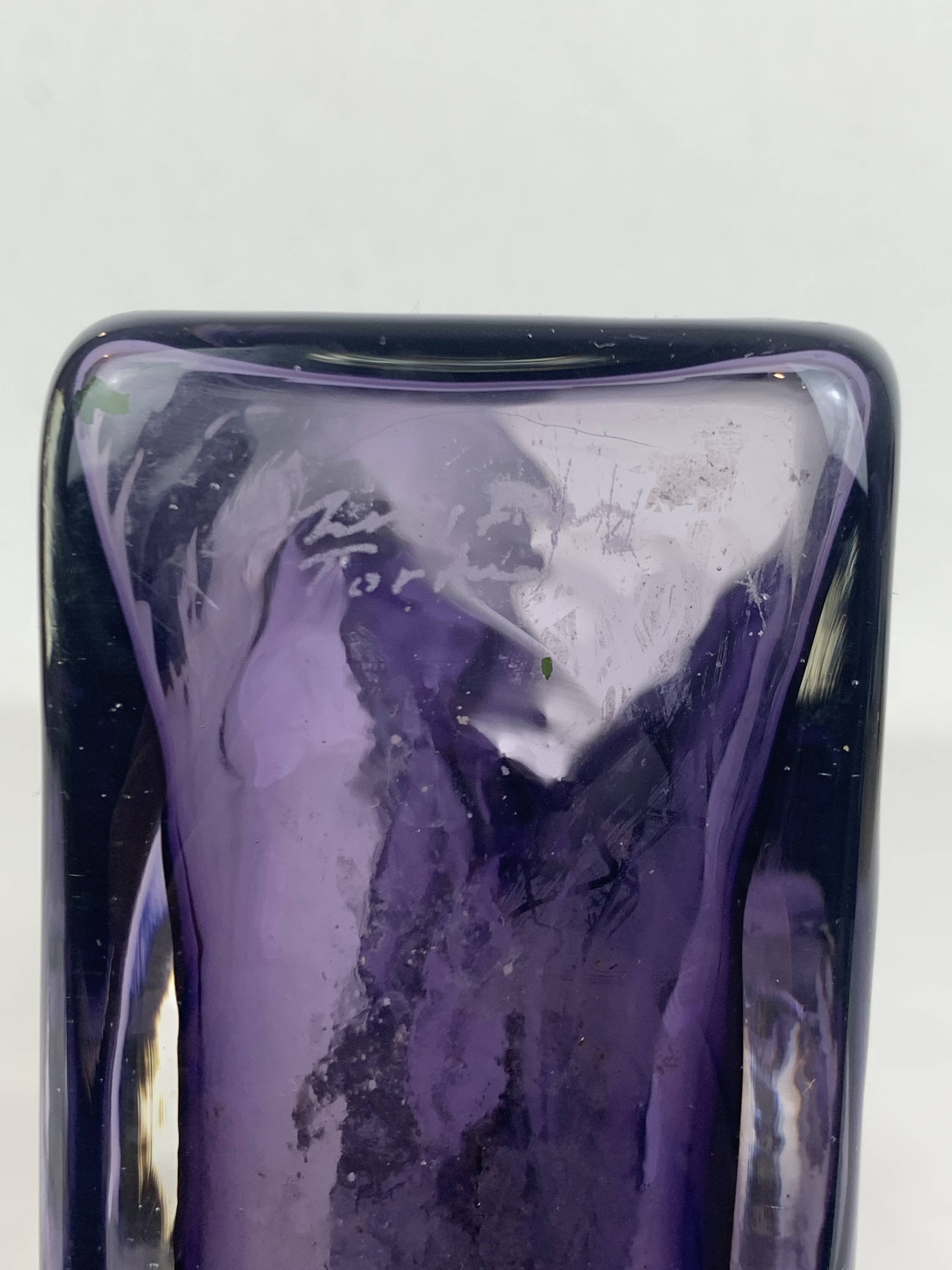 Diabolo vase signed Christian Tortu, blown glass in purple.