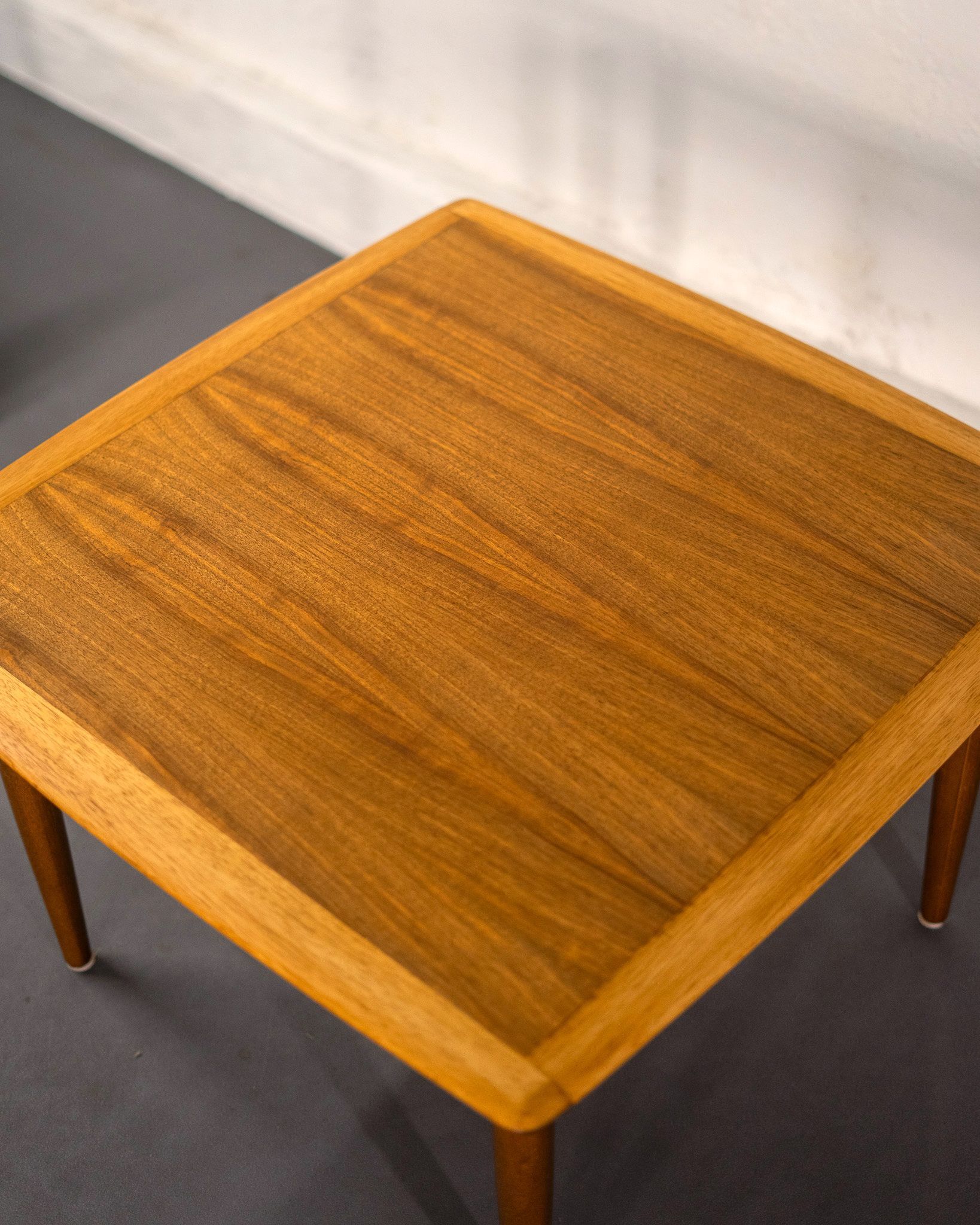 Table basse carrée de design allemand