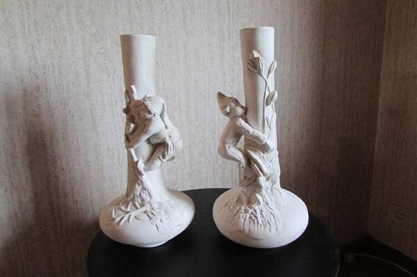 Paire de vases en plâtre , epreuve, état brut