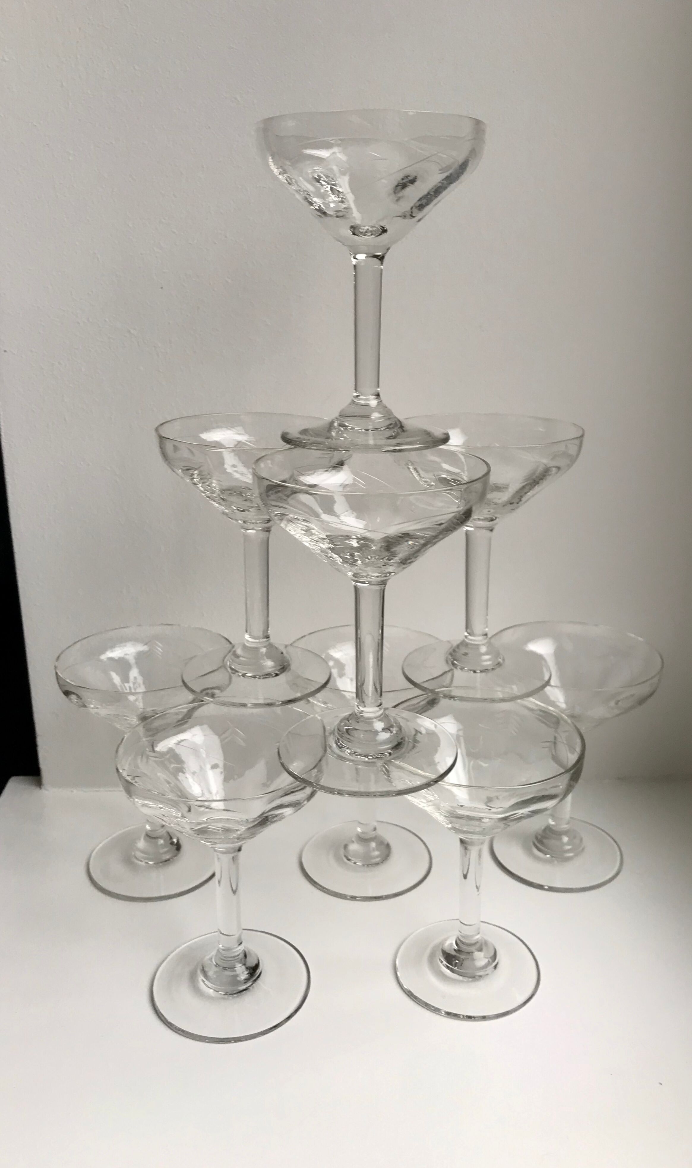 Set of 9 champagne coupettes engraved 40-50 years