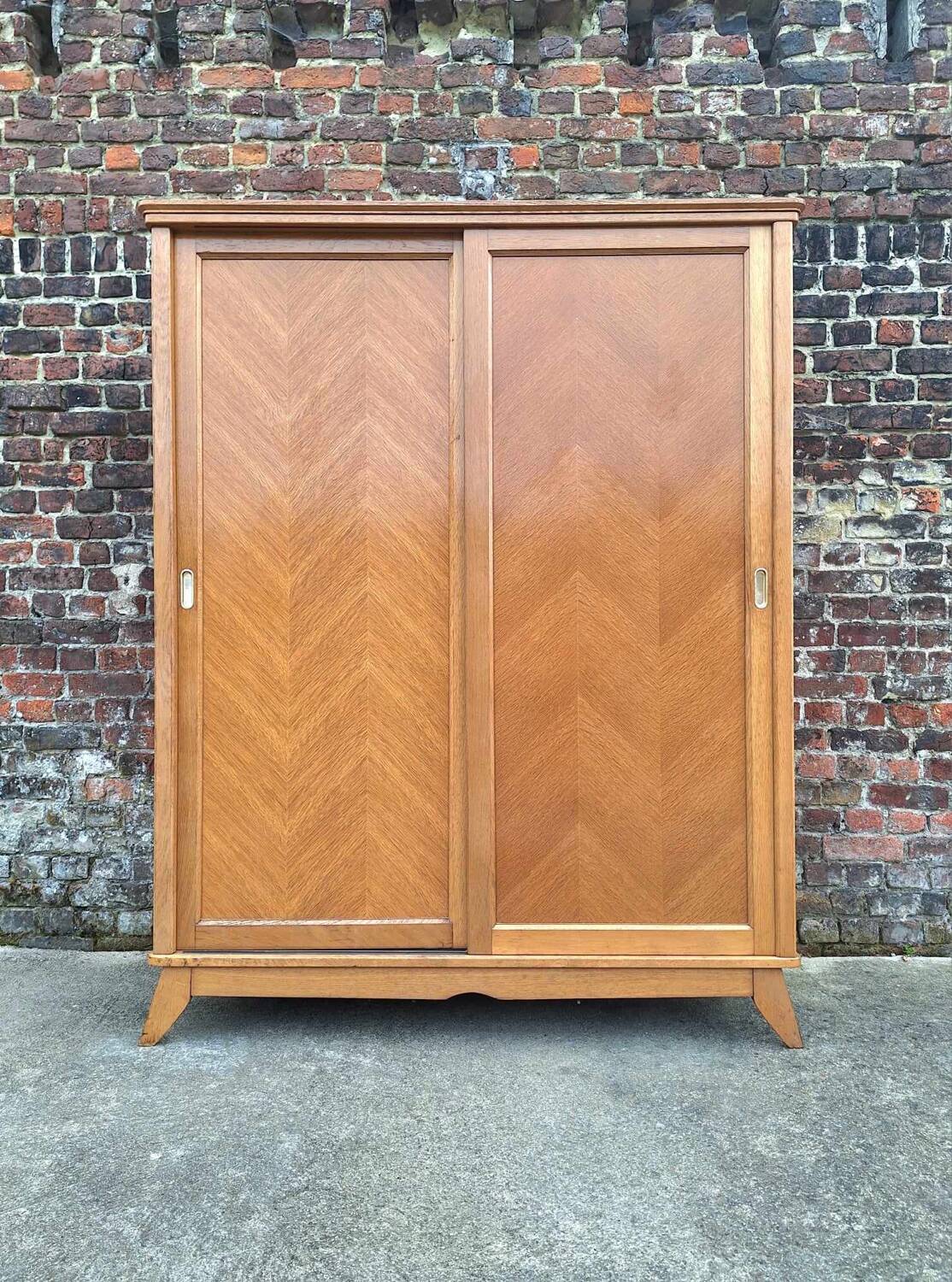 Armoire vintage