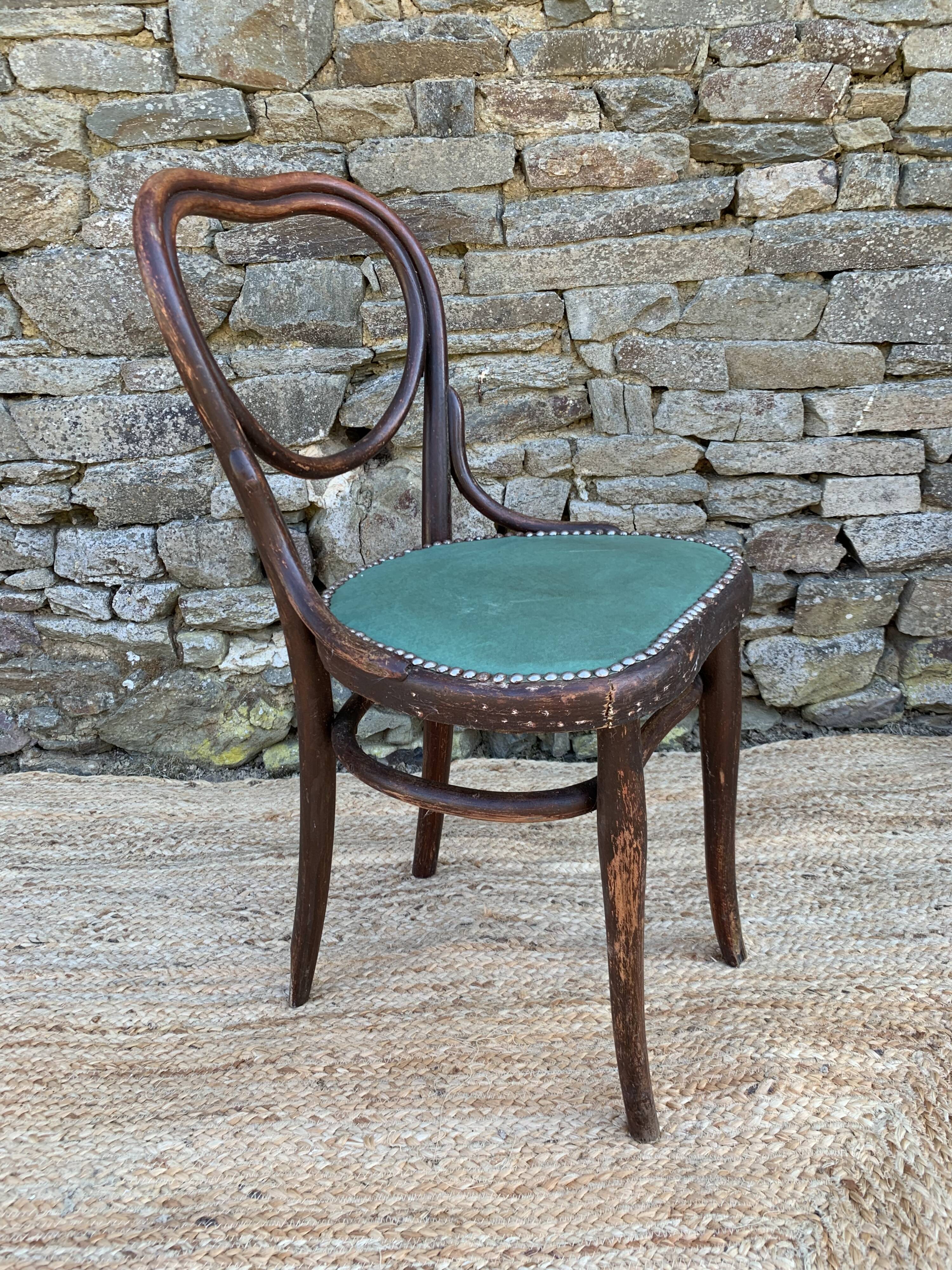 Pair of chairs Thonet n°28 model heart late nineteenth