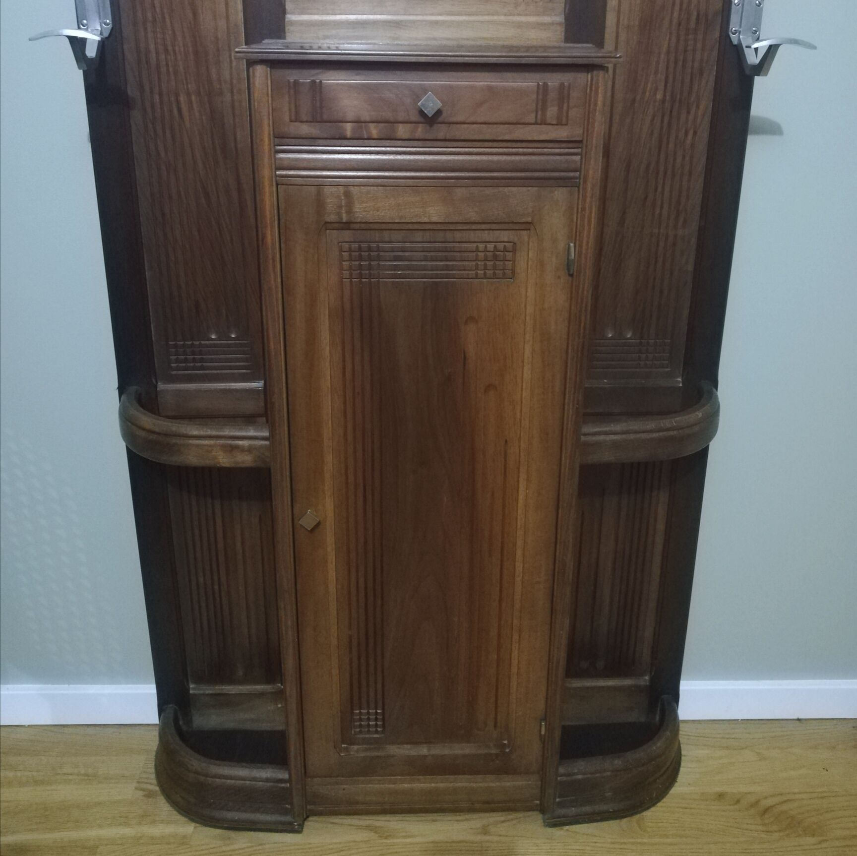 Art Deco cloakroom rack in stained oak