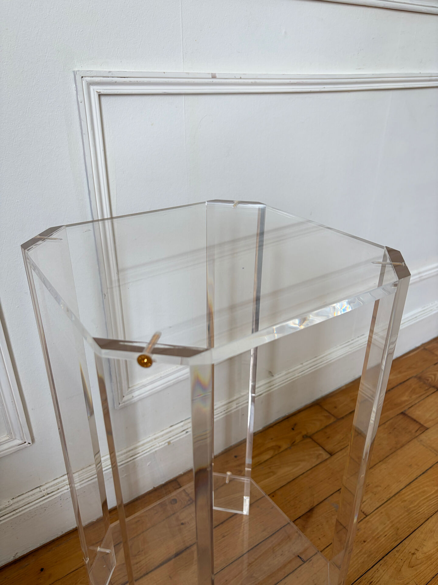 Plexiglass pedestal David Lange